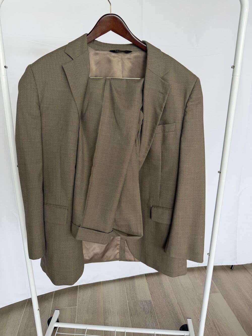 Jos. A. Bank Men’s Brown Pinstripe 100% Wool 2 Piece Suit 41R W35